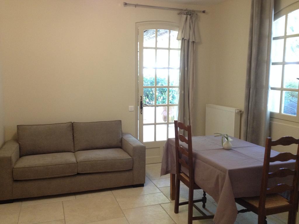 Bed and Breakfast Logis Du Comte Suze-la-Rousse Exterior foto